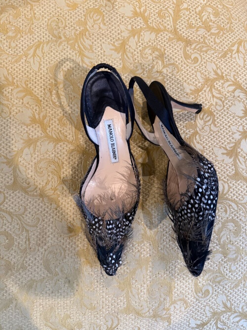Rare Manolo Blahnik Feather Slingbacks made exclusively for Neiman Marcus 2008 - Picture 3 of 11